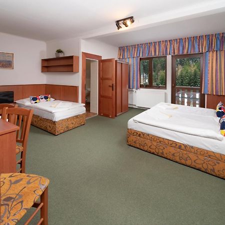 Hotel Maredis Rero Корженов Екстер'єр фото