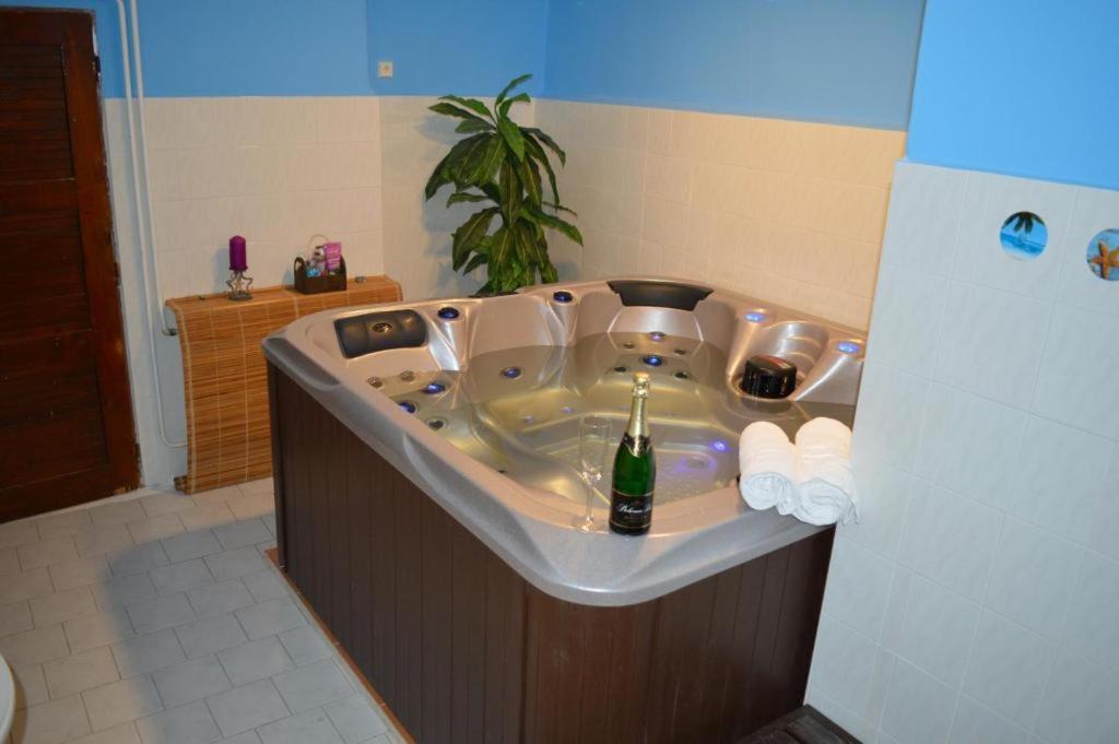 Hotel Maredis Rero Корженов Екстер'єр фото