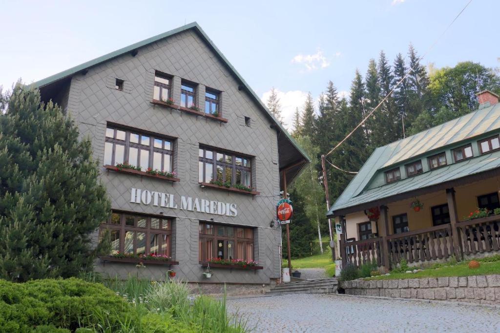 Hotel Maredis Rero Корженов Екстер'єр фото