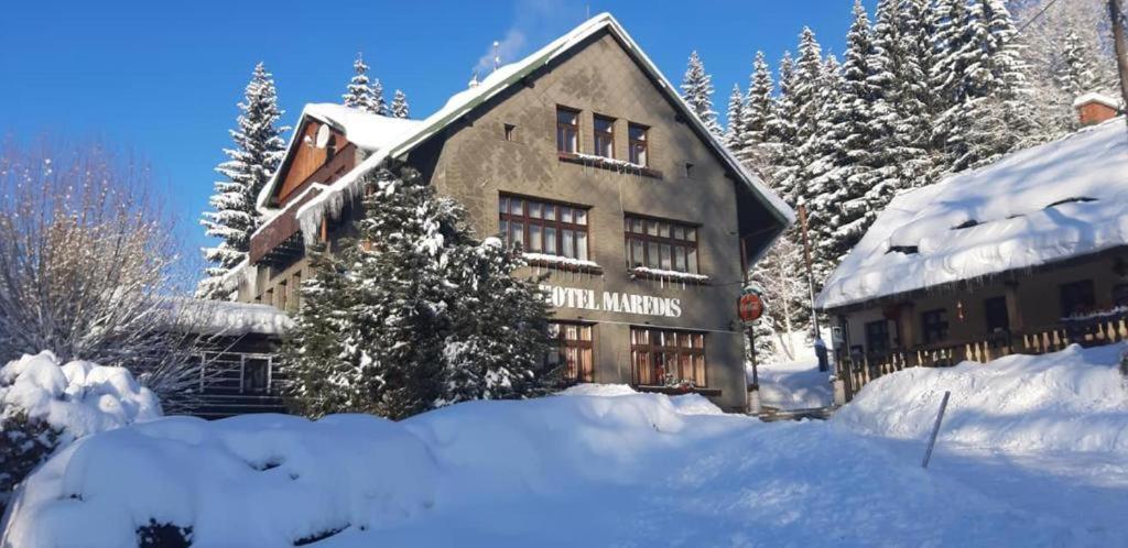 Hotel Maredis Rero Корженов Екстер'єр фото