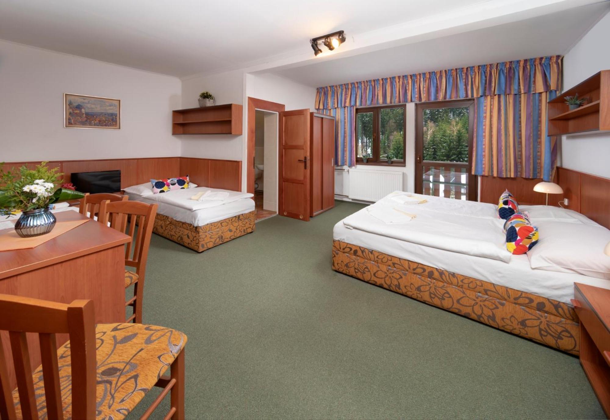 Hotel Maredis Rero Корженов Екстер'єр фото